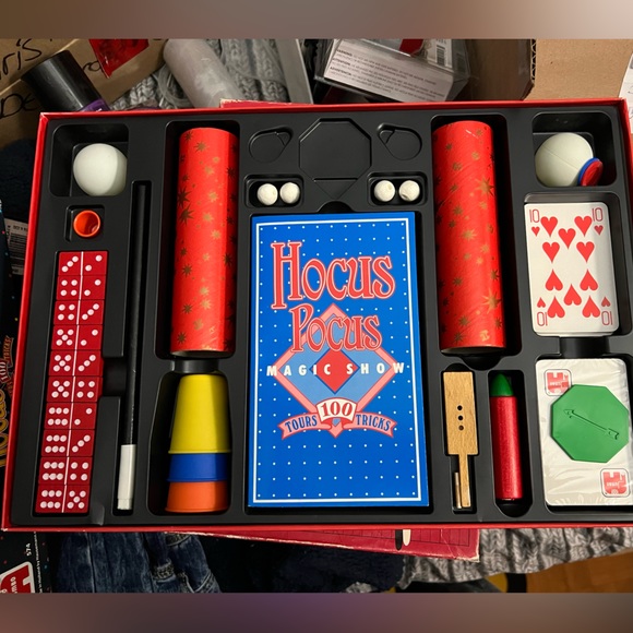 Hocus Pocus magic Show game 1988 check photo for contents ! Vintage magic game - Picture 3 of 3